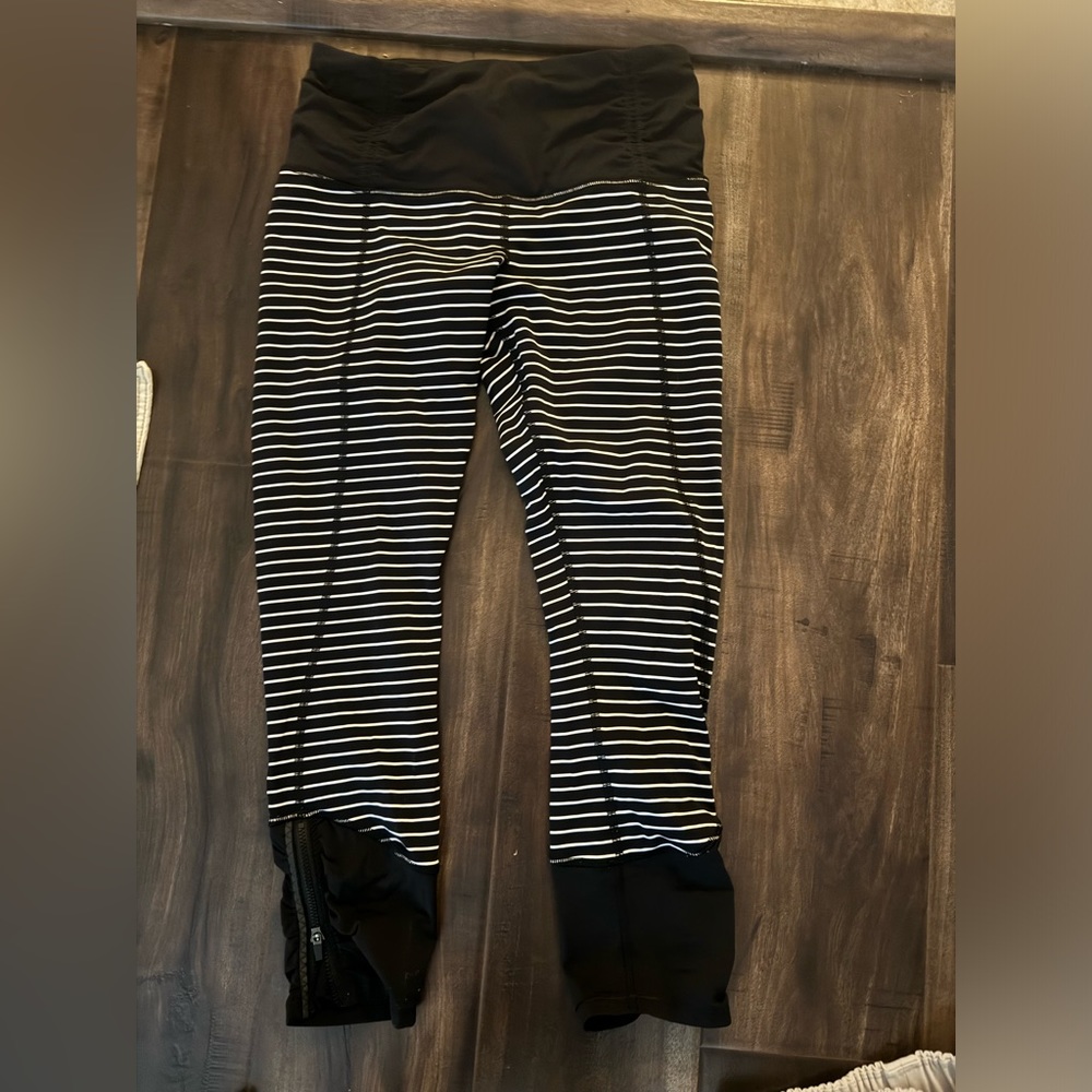 Size 4 lululemon leggings (black and white stripped)
